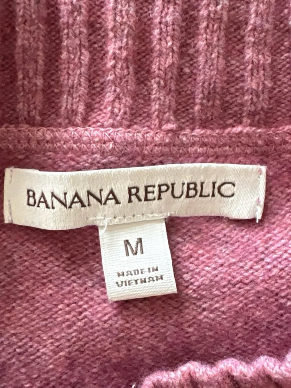 Banana Republic Rose Pink Crewneck wool blend Sweater. M